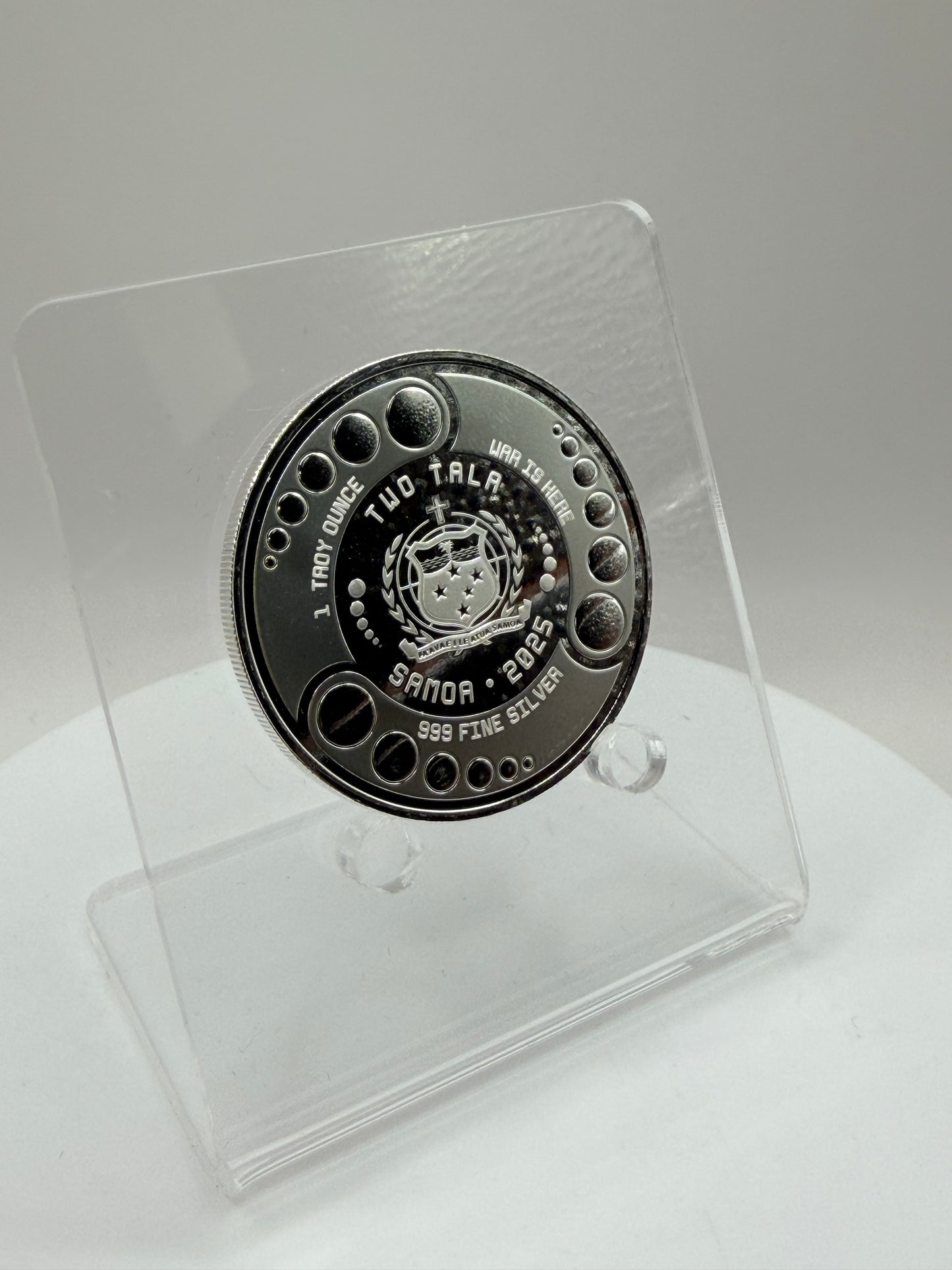 sci-fi alien silver round with mirrored reflective fields